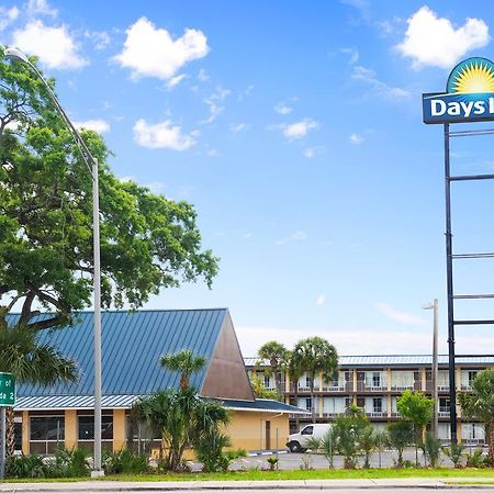 Days Inn Tampa North Of Busch Gardens ภายนอก รูปภาพ